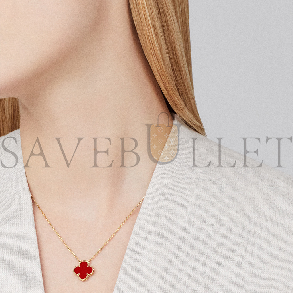 V*N CL*F arpels vintage alhambra pendant - yellow gold, carnelian vcard38500